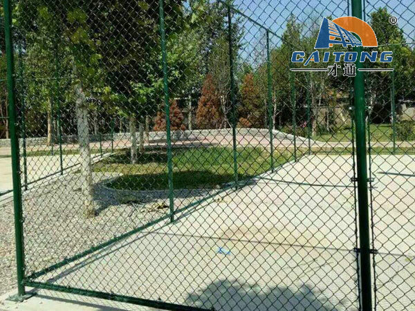 職業(yè)技術(shù)學院田徑場圍網(wǎng)安裝工程